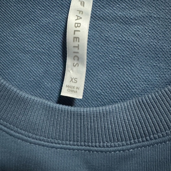 Fabletics Light Blue Women's Cropped Sweatshirt - Picture 5 of 7